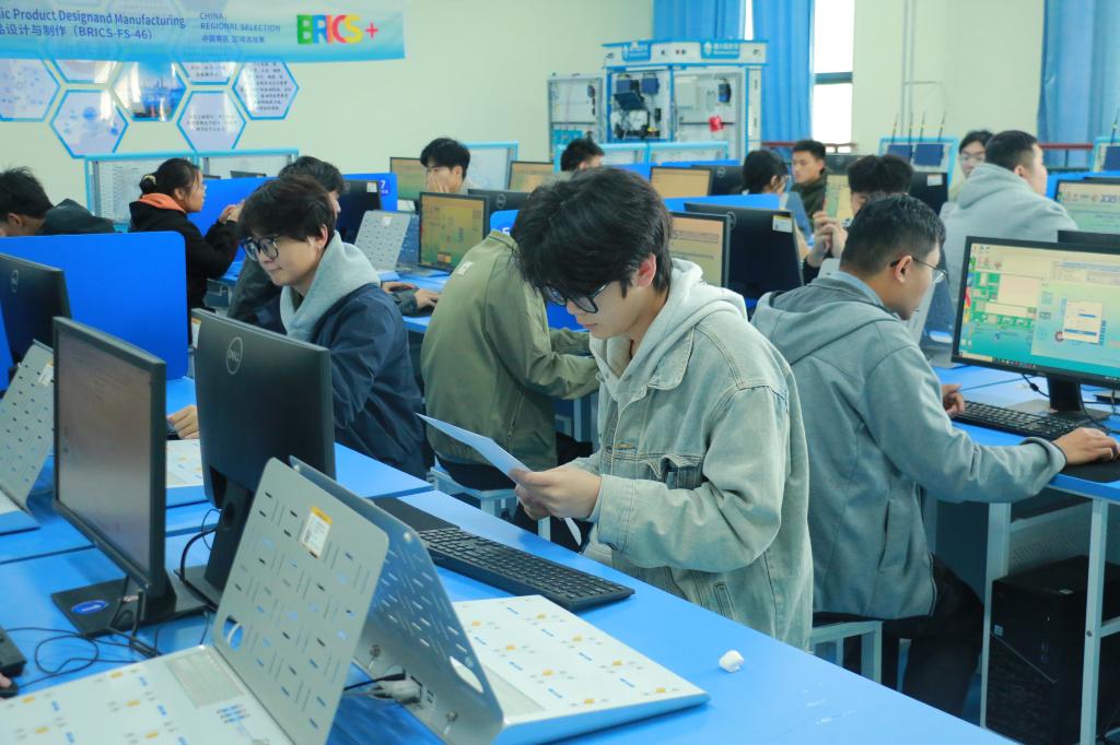 科技竞技展风采，产教融合育新才——2025年金砖国家职业技能大赛“智能电子产品设计与制作”赛项山东省选拔赛圆满落幕